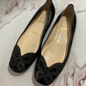 Christian Louboutin  BLACK PATENT FLATS 35.